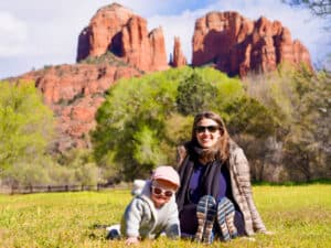 best family hikes sedona and scottsdale - mom and daughter at crescent moon park