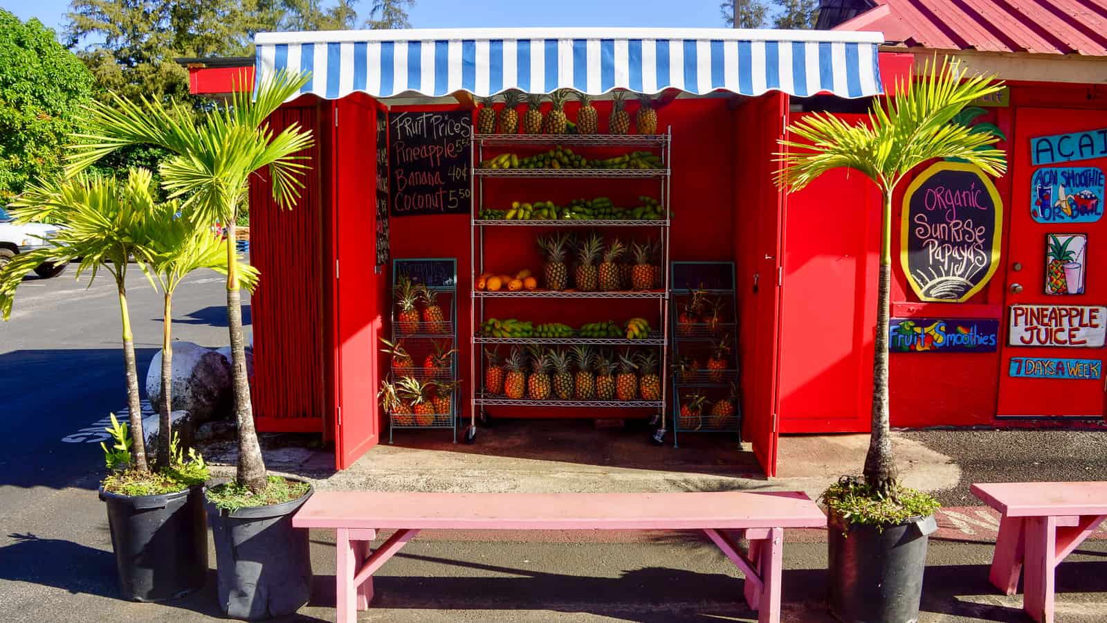 fruit stand in Hanalei Bay - ultimate guide to kauai