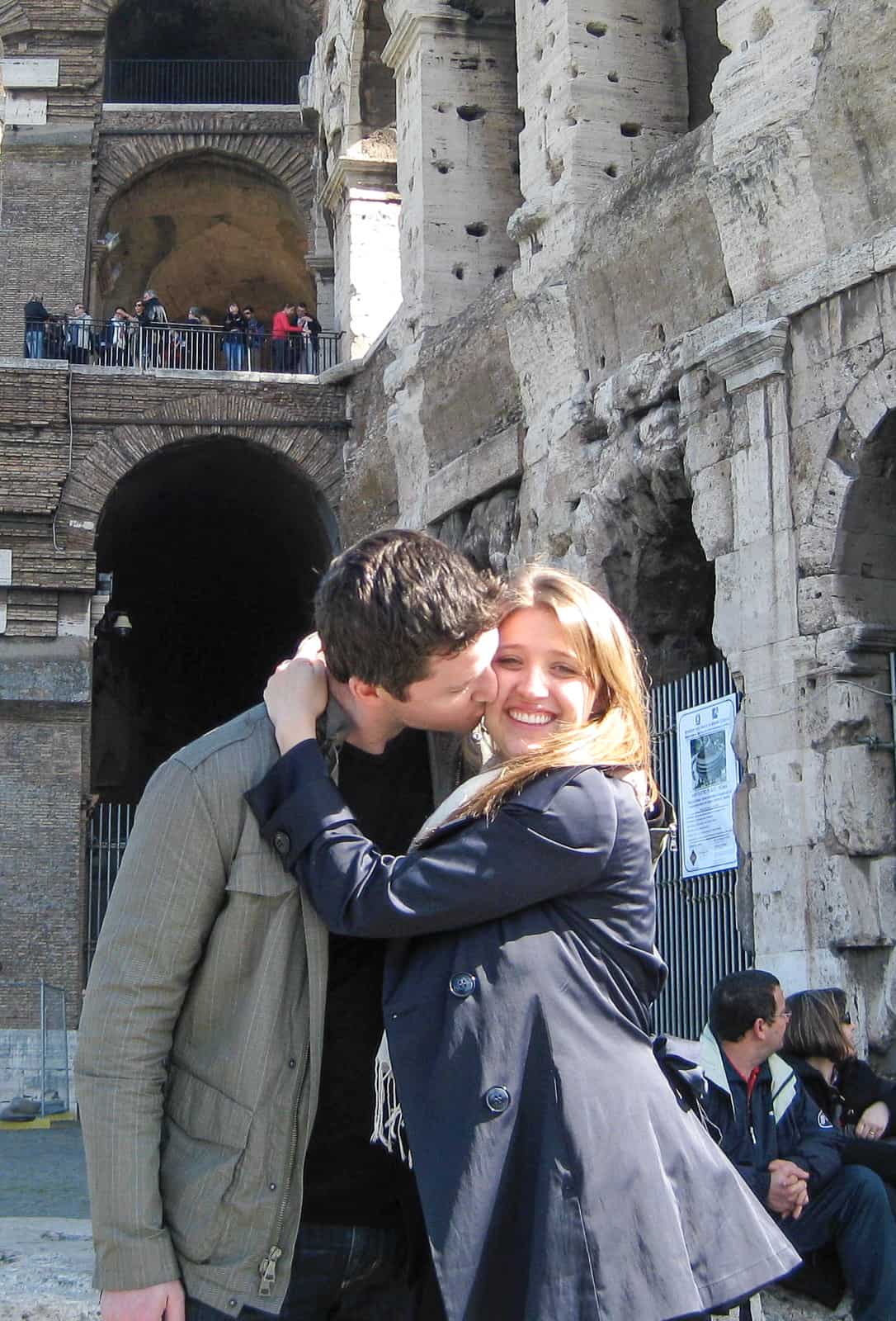 couple outside the colosseum - ultimate rome travel guide