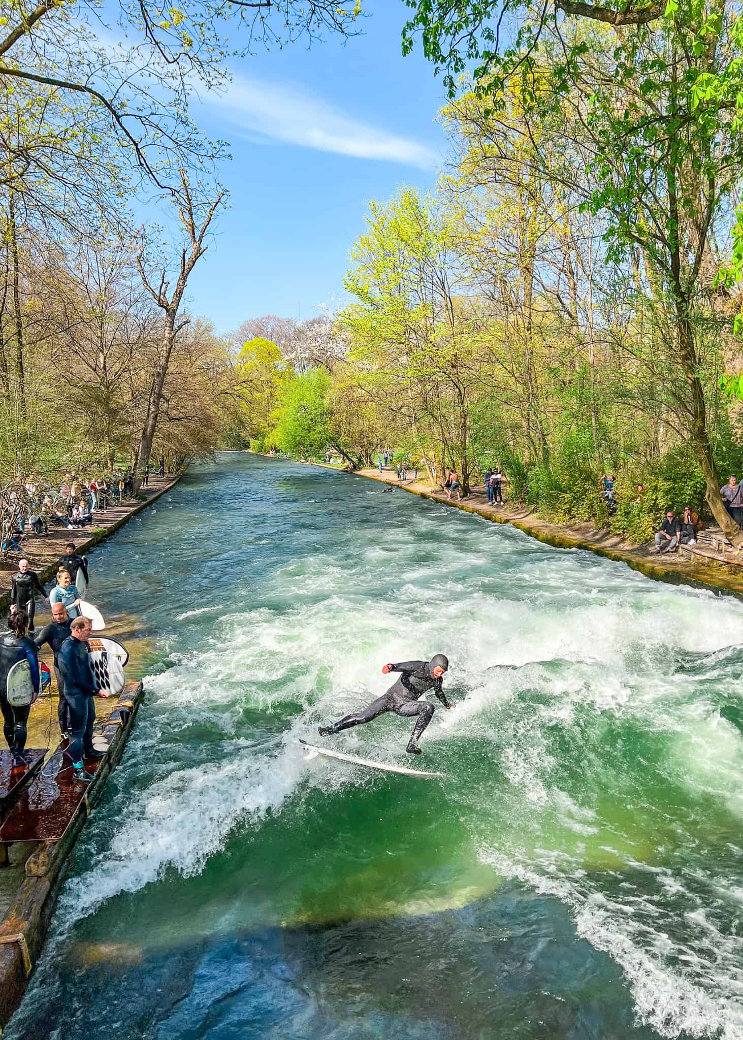 river surfing English garden - Munich with kids