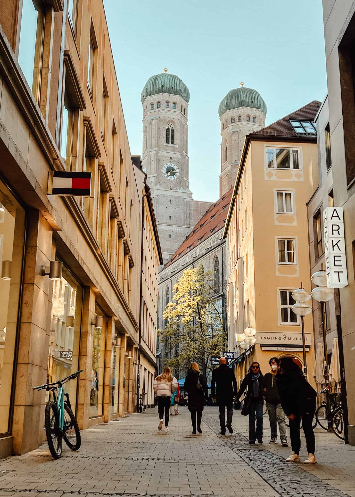 the Munich cathedral of our lady, street view